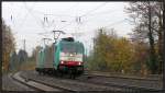 Zwei belgische Cobras im Doppelpack,unterwegs nach Aachen West am 16.Nov.2014 auf der Kbs 480.Hier zu sehen im Gleisbogen am Bahnhof von Eschweiler,vom P&R Platz aufgenommen.