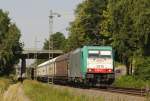 Cobra 2819 / E186 211 mit einem fünf Schiebewandwagen, am 1.7.2015 bei Frelenberg auf der KBS 485 in Richtung Aachen unterwegs.