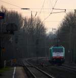 Ein Nachschuss von der Cobra 2826  kommt als Lokzug die Kohlscheider-Rampe hoch aus Richtung Neuss und fährt in Richtung Aachen-West und fährt durch Kohlscheid.