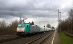 Die Cobra 2814 kommt die Kohlscheider-Rampe hoch mit einem langen Kalkleerzug aus Millingen(D) nach Yves-Gomezee(B) und fährt durch Kohlscheid in Richtung Richterich,Laurensberg,Aachen-West.