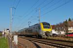 SNCB Desiro 08542, aus Luxemburg kommend auf dem Weg nach Lüttich(B), passiert hier den Ort Rollingen bei Mersch.