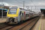 Zug nach Antwerpen-Centraal wartet im Bhf Mechelen auf Abfahrt (17.Februar 2015).