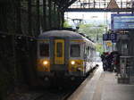 Ein Triebzug der SNCB 643 kommt aus  Spa-Géronstère(B) nach Aachen-Hbf(D) und kommt aus Richtung Welkenraedt(B),Lontzen(B),Astenet(B),Hergenrath(B),Aachen-Süd(D) und fährt in den Aachener-Hbf ein.
Aufgenommen vom Bahnsteig 9 vom Aachen-Hbf. 
Am Nachmittag vom 9.9.2017