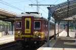 IR-Zug Aachen - Lttich hlt im Bhf Pepinster vor dem schnen renovierten Vordach vom Hauptbahnsteig.