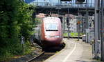 Der Thalys aus Paris(F) nach Essen-Hbf und kommt aus Richtung Belgien,Aachen-Süd(D) und fährt gleich in den Aachener-Hbf ein.