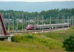 Obwohl der Planverkehr auf der neuen Hochgeschwindigkeitsstrecke zwischen Lttich und Aachen seit dem 14/06/2009 freigegeben ist, mssen die Thalys weiterhin mit der alten und langsameren Strecke durchs Wesertal Vorlieb nehmen wegen noch nicht angepasster Sicherheitsstandards. Auf dem Bild erkennt man schn, wie der Thalys Kln - Paris auf die alte Strecke nach rechts abbiegt, whrend die ICE schon geradeaus auf der neue Strecke weiterfahren drfen. Aufgenommen am 14/06/2009. 