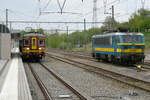 Triebzug 270 der Serie AM65 und E-Lok 2725 der SNCB/NMBS am 01/05/2010 im Bahnhof Welkenraedt.