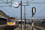 Stoptrein (train L) der SNCB verlässt planmäßig um 10.49 Uhr den Bahnhof Maastricht in Richtung Liège-Guillemins (Lüttich) und Hasselt. 9. Februar 2018.