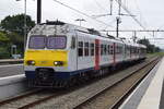 S-Zug nach Liège-Guillemins wartet im Bhf Waremme auf den Anschluss von Quiévrain-Bruxelles. 3. August 2023