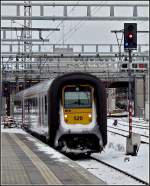 Die verschneite Gumminase 520 verlsst am 05.12.2010 den Bahnhof von Luxemburg Stadt in Richtung Bruxelles Midi. (Jeanny)