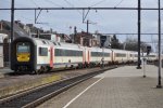Diese beiden Gumminasen fahren als IC von Antwerpen Central in den Bahnhof Gent-St.-Pieters ein. Aufgenommen am 06.01.2012