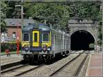 Die AM City Rail 971 hat am 23.05.10 den Bahnhof von Esneux verlassen und nhert sich dem Tunnel auf seiner Fahrt als L 6583 von Jemelle nach Herstal.