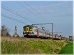 Die AM City Rail 995 zusammen mit einer weiteren Automotrice fhrt als L Zug am 10.04.2009 an der Kirche von Hansbeke vorbei. (Jeanny)