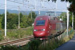 Vor dem Bau der Hochgeschwindigkeitsstrecke zwischen Lüttich und der deutschen Grenze wanden sich die Thalys und ICE noch durch die malerischen Landschaften Ostbelgiens, mancherorts sogar fast auf Tuchfühlung mit Spaziergängern, wie hier Thalys 4332 am 20/09/2009 kurz vor Astenet.