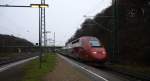 Ein Nachschuss vom Thalys aus Essen-Hbf-Paris(F) kommt durch Stolberg-Rheinland-Hbf aus Richtung Köln und fährt in Richtung Eilendorf,Aachen-Rothe Erde,Aachen-Hbf bei Regenwetter am Kalten