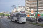 De Lijn Antwerpen PCC7044 auf Linie 12 Richtung Bolivarplaats, aufgenommen 13.05.2017 am Frankrijklei, noch bis Anfang Juni fahren die alte PCC auf diese Strecke 