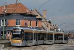 Tw.3131 hat gerade die Haltestelle Grote Baan im südlichen Stadtteil Drogenbos verlassen und wird in wenigen hundert Metern die Endstelle Drogenbos Kasteel erreichen.(15.03.2015)