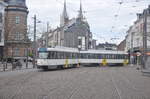 De Lijn Antwerpen PCC 7082 und 7145 aufgenommen 17.04.2017 am Leopoldplaats, durch Arbeiten an der Kehrschleife Antwerpen-Zuid, wurden die Straßenbahn umgeleitet über die Linie 2 und 7 von