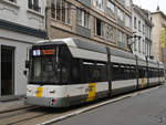 Ein Niederflurwagen vom Typs HermeLijn der Straßenbahn von Antwerpen.