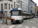 Belgien bietet doch immer einige betriebliche Besonderheiten, die in Deutschland wohl nicht denkbar wren. So drckt die Straenbahn in Antwerpen eine schwenkbare, mit Gummireifen besetzte Schranke, bei Seite, die verhindern soll, dass hier Autos einfahren. (20.04.08)