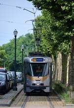 Brüssel (Bruxelles), Quai du Commerce. BN PCC 7900 #7928 auf der Linie 51 nach Van Haelen. Die Aufnahme stammt vom 11.07.2017.