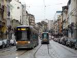 Fahrzeug 3034 (Flexity Outlook Cityrunner) auf der Linie 55 nach Rogier begegnete mir am 15.3.2018 in der Rue des Palais. Im Hintergrund Fahrzeug 2007 aus den 90er Jahren. Brüssel, 15.3.2018
