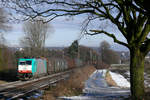 Cobra-Lok 2826 (186 218) zog am 24/12/2009 einen gemischten Güterzug die Rampe am Gemmenicher Weg hoch Richtung Belgien.