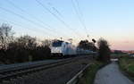 186 297-8 von Railpool kommt mit viel Sand die Gemmenicher-Rampe hoch mit einem schweren-Coilzug aus Köln-Eifeltor(D) nach Genk-Goederen(B)  und fährt in Richtung