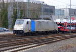 186 183-0 von Railpool kommt aus Richtung Montzen/Belgien mit einem Audizug aus Muizen(B) nach Köln-Gremerg(D ) und fährt in Aachen-West ein. 
Aufgenommen vom Bahnsteig in Aachen-West. 
Bei Wolken am Morgen vom 7.3.2018.