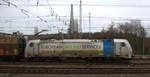 186 421-4 von der Rurtalbahn  fährt mit einem einem langen KLV-Containerzug aus Frankfurt-Höchstadt am Main(D) nach Genk-Goederen(B) bei der Abfahrt aus Aachen-West und fährt in Richtung Montzen/Belgien.
Aufgenommen vom Bahnsteig in Aachen-West. 
Bei Sonne und Regenwolken am Nachmittag vom 30.3.2018.