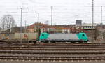 Die Cobra 2822 fährt mit einem Containerzug aus Gallarate(I) nach Antwerpen-Combinant(B) aufgenommen bei der Ausfahrt aus Aachen-West in Richtung Montzen/Belgien. 
Aufgenommen vom Bahnsteig in Aachen-West.
Bei Sonne und Regenwolken am Nachmittag vom 30.3.2018.