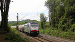 186 494-1 von Lineas/Railpool kommt die Gemmenicher-Rampe herunter nach Aachen-West mit einem Kesselzug aus Antwerpen-Kanaaldok(B) nach Millingen-Solvay(D). 
Aufgenommen an der Montzenroute am Gemmenicher-Weg. 
Bei Sonne und Wolken am Nachmittag vom 1.8.2018.