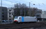 186 454-5 von Lineas/Railpool kommt als Lokzug aus Belgien nach Aachen-West(D) und fährt in Aachen-West ein. 
Aufgenommen vom Bahnsteig in Aachen-West.
In der Abendstimmung vom Abend am 18.12.2018.
Und das ist mein 9400tes Bahnbild bei http://WWW.Bahnbilder de