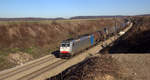 186 452-9 von Lineas/Railpool kommt mit einem Kesselzug aus Ludwigshafen-BASF(D) nach Antwerpen-BSAF(B) und kommt aus Richtung Aachen-West(D),Montzen(B) und fährt durch Berneau(B) in Richtung Vise(B).
Aufgenommen von Berneau(B).
Bei schönem Frühlingswetter am Nachmittag vom 24.2.2019. 