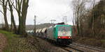 Die Cobra 2832 kommt die Gemmenicher-Rampe herunter nach Aachen-West mit einem schweren Kalkzug aus Hermalle-Huy(B) nach Oberhausen-West(D). 
Aufgenommen an der Montzenroute am Gemmenicher-Weg. 
Bei Regenwolken am Vormittag vom 7.3.2019.