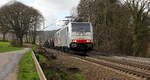 186 499-0 und 186 493-3  beide von DB-Schenker kommen aus Richtung Montzen/Belgien mit einem langen Ölzug aus Antwerpen-Petrol(B) nach Basel-SBB(CH) und fahren die Rampe nach Aachen-West hinunter. 
Aufgenommen an der Montzenroute am Gemmenicher-Weg.
Bei Sonne und Regenwolken am Vormittag vom 8.3.2019.