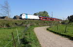 186 294-5 von Railpool/Lineas kommt aus Richtung Aachen-West und fährt die Gemmenicher-Rampe hoch mit einem langen Mercedes-Zug aus Kornwestheim(D) nach Zeebrugge-Ramskapelle(B) und fährt gleich in den Gemmenicher-Tunnel hinein. 
Aufgenommen von einem Weg in Reinartzkehl.
Bei schönem Frühlingswetter am Morgen vom 20.4.2019.