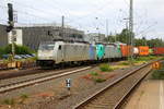 186 455-2 und Cobra 2830 beide von Lineas kommen mit einem gemischten Güterzug aus  Antwerpen-Noord(B) nach Wien-Freudenau-Hafen(A) und fahren in Aachen-West ein.
Aufgenommen vom Bahnsteig in Aachen-West. 
Bei Sonne und Wolken am Nachmittag vom 10.7.2019.