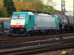 E186 196 mit einem Kesselzug in Aachen West auf dem Weg ber die Montzenroute nach Belgien.