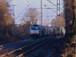 Cobra 186 220 (2828) mit einem gemischten Güterzug auf der Rampe der Montzenstrecke von Aachen West nach Belgien. Die Streckenabschnitte die von der Sonne noch nicht ereicht wurden sind am 09.02.2011 noch mit Rauhreif überzogen.