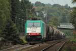 Mit einem Kesselzug am Haken kommt am 24.07.2011 Cobra 186 235 (2843) von Aachen West die steile Rampe der Montzenroute hoch.