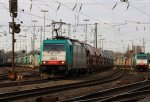 Die Cobra 2813 fhrt mit einem Kalkleerzug aus Oberhausen nach Hermalle-Huy(B) bei der Ausfahrt von Aachen-West am 14.1.2012.