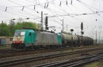 Die Cobra 2818 fhrt mit einem lleerzug aus Basel(CH) nach Antwerpen-Petrol(B) bei der Ausfahrt von Aachen-West und fhrt in Richtung Montzen/Belgien bei Nieselregen am 5.5.2012.