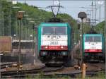 Warm und staubig war es heute in Aachen West.Die E 186 224 beim Anfahren mit 
schwerer Last am Haken. Eine gute Ladung Sand auf die Schiene, damit der Grip 
gewhrleistet ist.