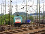 Die Cobra 2810 fhrt mit eienm gemischten Gterzug aus Kln-Gremberg nach Antwerpen-Noord(B) bei Regenwolken am 16.6.2012.