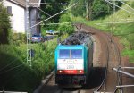 Die Cobra 2813 kommt die Gemmenicher-Rampe hoch und fhrt als Lokzug aus Aachen-West nach Belgien  fhrt gleich in den Gemmenicher-Tunnel hinein bei Sonnenschein.
Aufgenommen in  Reinartzkehl am 22.6.2012.