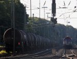 Die Class 66 PB13  Ilse  von Crossrail steht vor einem Containerzug in Aachen-West bei Sommerwetter am 18.8.2012.