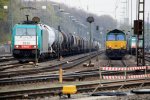 Die Class 66 PB14 von Railtraxx BVBA steht in Aachen-West  mit einem langen P&O Ferrymasters Containerzug und wartet auf die Abfahrt nach Belgien.
Und im Hintergrund steht die Cobra 2830 mit einem langen gemischten Gterzug  und wartet auf die Abfahrt nach Belgien bei Wolken am 21.4.2013.