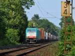 Cobra 186 211 (2819) klettert am 12.07.2013 mit einem Containerzug am Haken die Rampe der Montzenroute von Aachen West nach Belgien hoch.