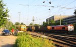 Die Class 66 PB12  Marleen  von Crossrail  kommt aus Richtung Montzen/Belgien mit einem langen GTS-Containerzug aus Zeebrugge-Ramskapelle(B) nach Piacenza(I) und fhrt in Aachen-West ein  und auf dem